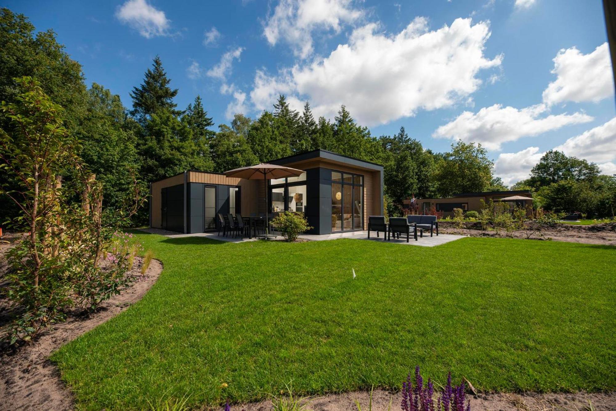 Veluwepark De Bosgraaf | Comfort Met Hottub Lieren 객실 사진