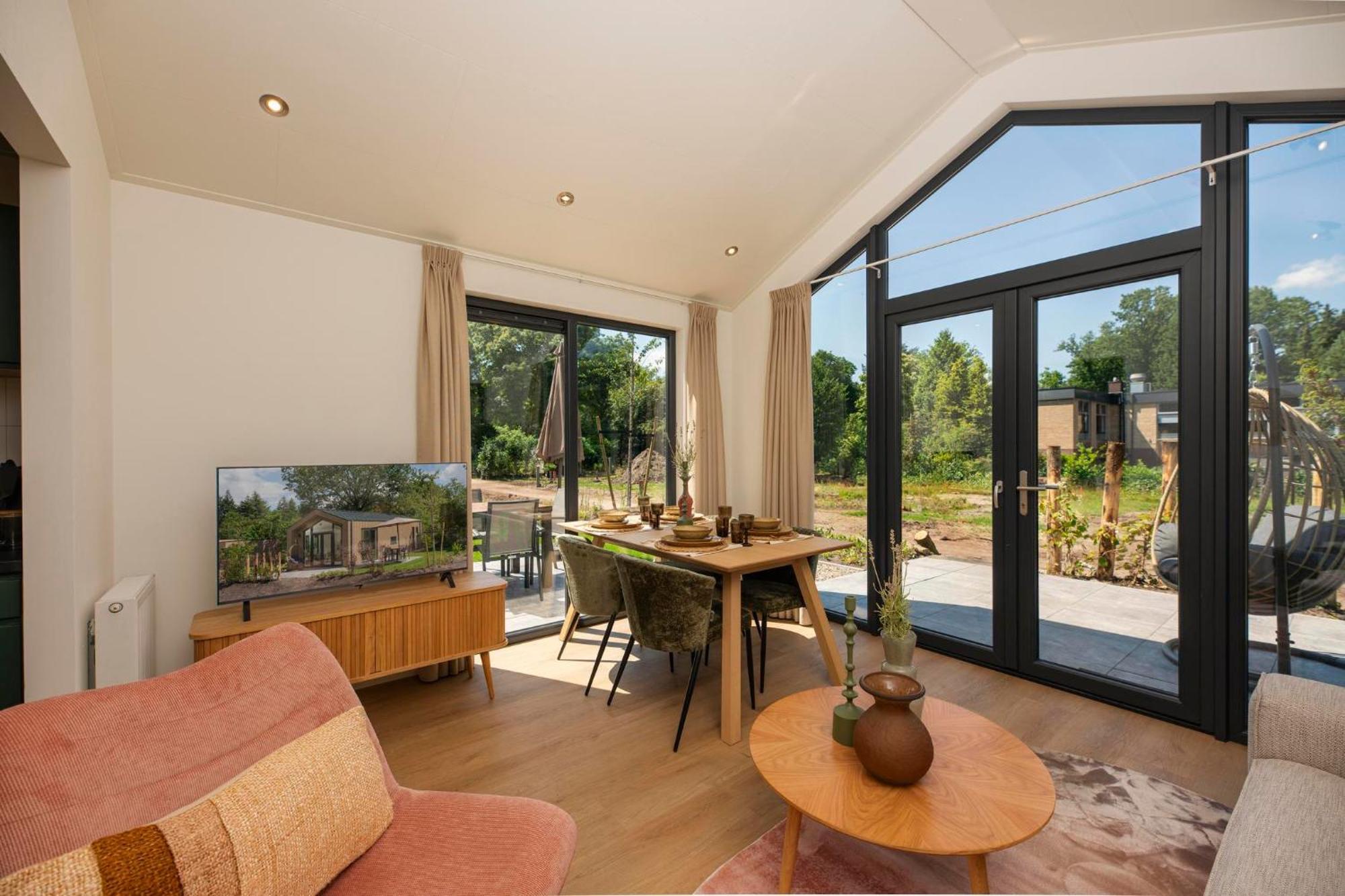 Veluwepark De Bosgraaf | Comfort Met Hottub Lieren 객실 사진