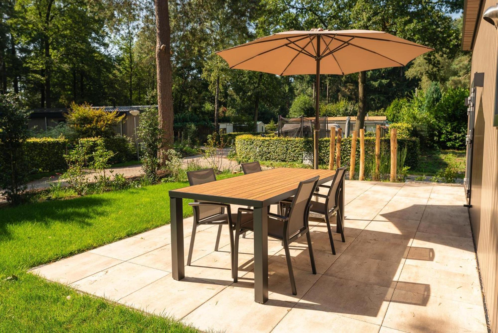 Veluwepark De Bosgraaf | Comfort Met Hottub Lieren 객실 사진